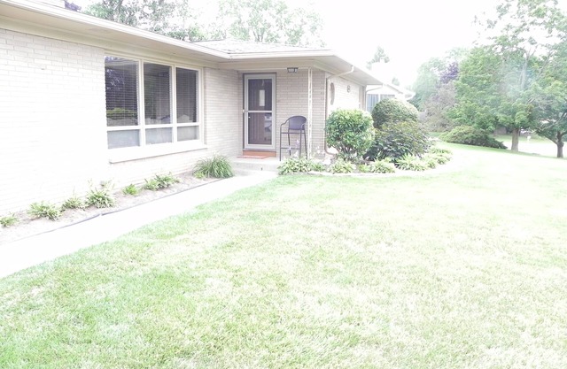 Charming 3-bedroom house with WiFi, AC in pleasant Kalamazoo