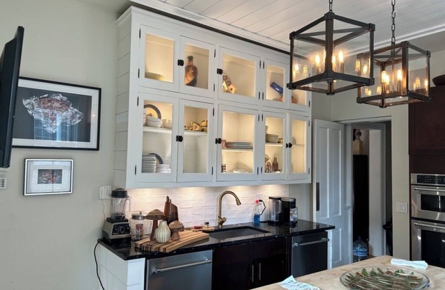 Charming 3-bedroom house in Milwaukee. 10 minutes to the convention center.