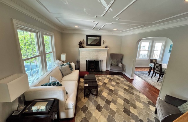 Charming 3-bedroom house with AC, WiFi in peaceful Bethesda