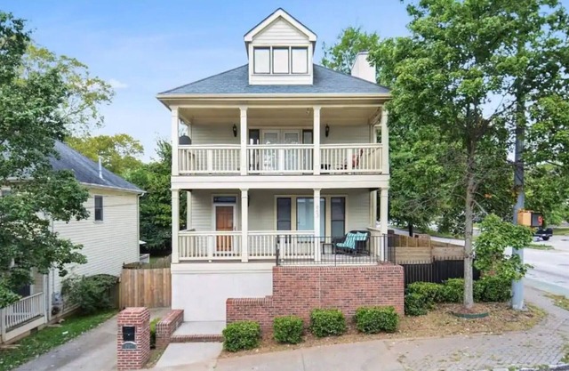 Charming 3-bedroom house in wonderful downtown Atlanta.