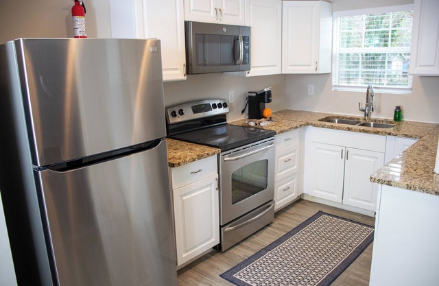 Charming 3-bedroom house in gorgeous Atlanta. Close to the airport