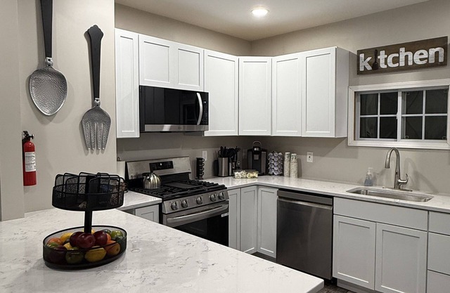 Charming 3-bedroom house with WiFi and AC in enjoyable Buffalo.