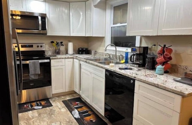 Charming 3-bedroom house with WiFi and AC in delightful Norfolk