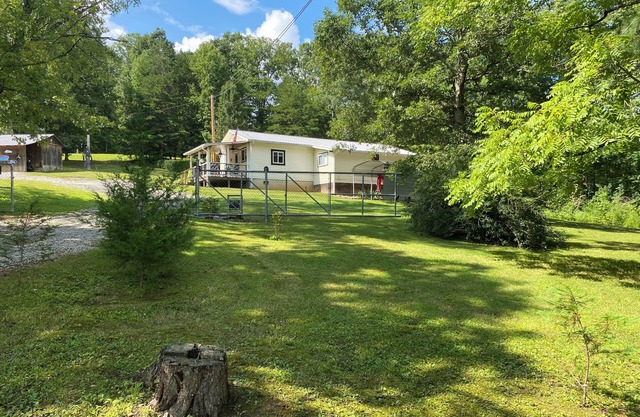 Charming 3-bedroom house in Pioneer with WiFi and AC
