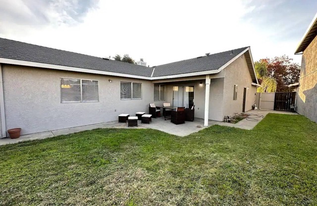 Charming 3-bedroom house with AC, WiFi in adorable Turlock. Dining and Hospitals