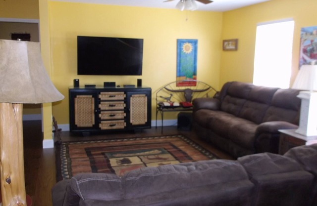Charming 3-bedroom house with WiFi ,in pleasant Dayton, Tn. Nice view from porch