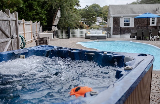 Charming 3-bedroom house in a quiet East Dennis neighborhood with pool & jacuzzi
