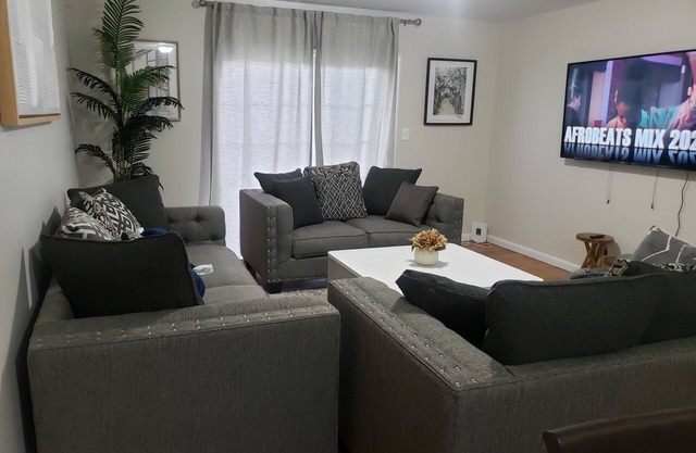 Charming 3-bedroom house with AC and WiFi in pleasant Newark