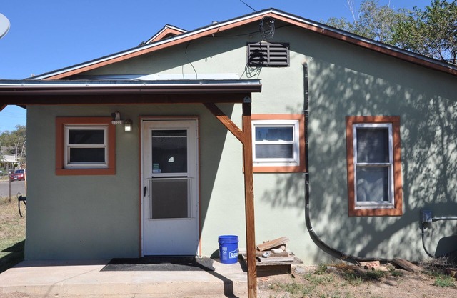 Charming 3-bedroom house. Centrally located for work or play.