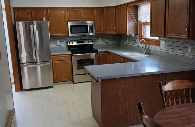 Charming 3-bedroom Lake House with AC, WiFi in terrific Pick City