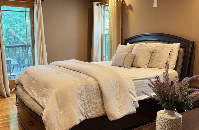 Charming 3-bedroom lower unit home in Buffalo