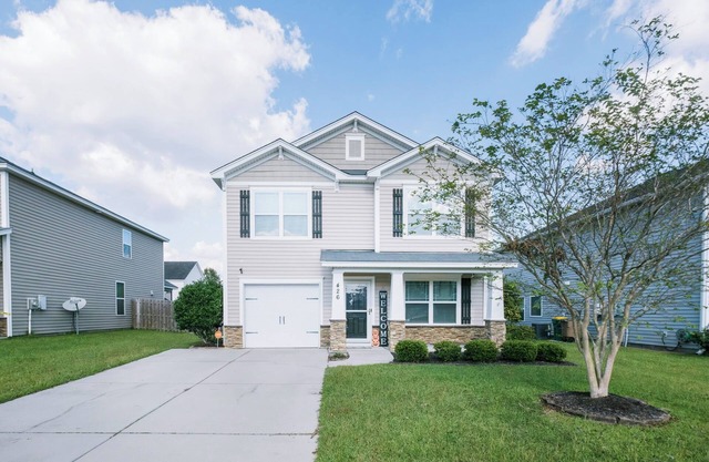 Charming 3-bedroom oasis in lovely Pooler with hot tub, king bed, and Smart TVs