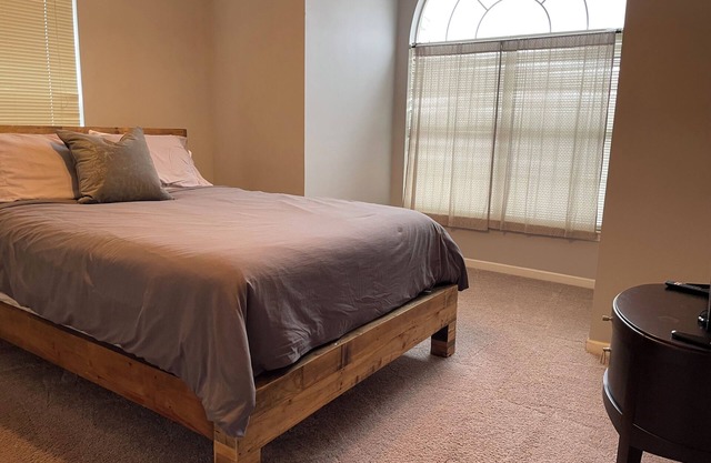 Charming 3-bedroom townhome with WiFi and AC near downtown Atlanta