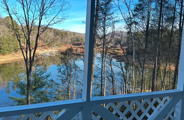 Charming 3 Bedroom 2 Bath Cabin in Blairsville/North Georgia Mountains