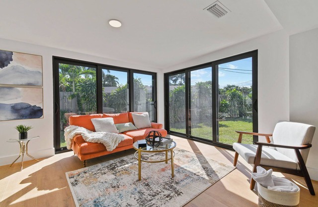 Charming 3-bedroom house in beautiful Delray Beach with pool and AC
