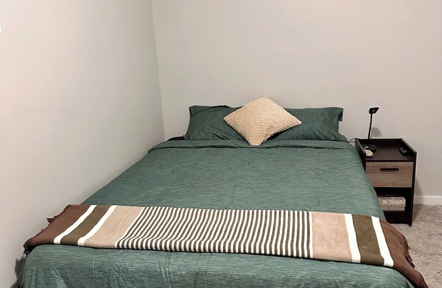 Charming 3-bedroom house with WiFi and AC in Fayetteville