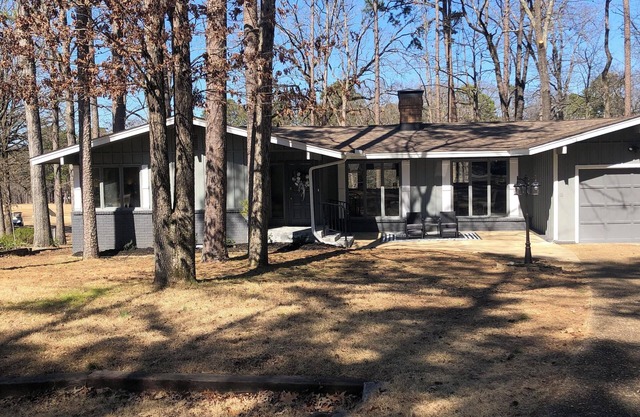 Charming 3-bedroom house on golf course in Hot Springs Village