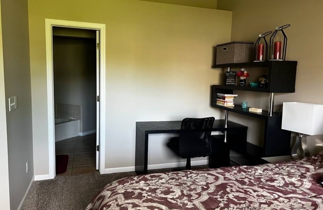 Charming 3-bedroom house with AC and WiFi in lovely Indianapolis