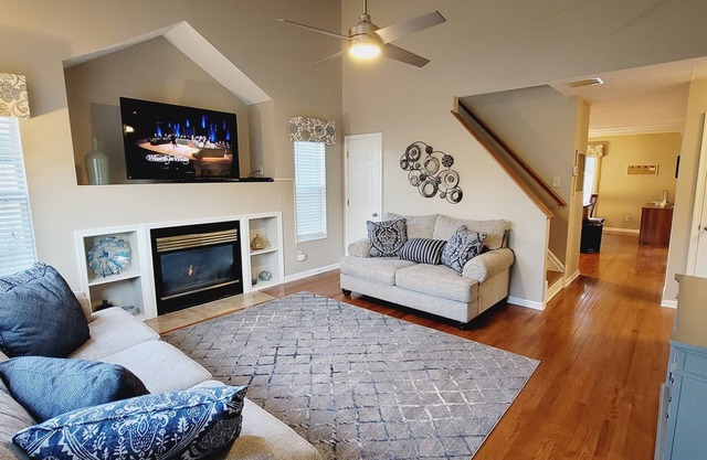 Charming 3-bedroom house in a tranquil neighborhood with a fenced yard.