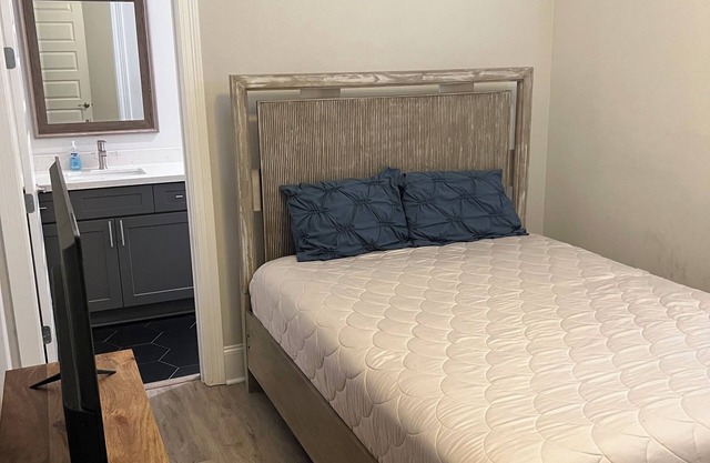 Charming 3-bedroom house in lovely New Orleans with WiFi, 8 min drive downtown