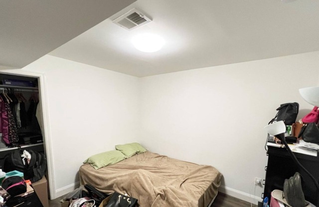 Charming 3-bedroom apartment in lovely Roselle Park- 4 mins from NYC Bus Station