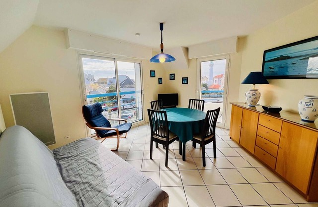 Charming 3-Room Apt, 47m², Terrace, Steps from Beach, Pets Welcome, Parking Included, Quiberon