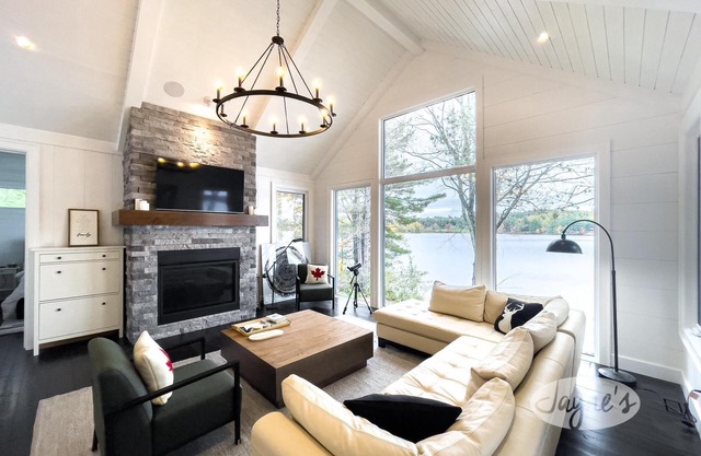 Charming 3bed, 4bath cottage on Butterfly Lake in the heart of Muskoka!