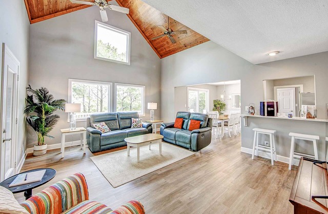 Charming 3BR home in Frisco with Wifi, Full Kitchen and Private Hot Tub