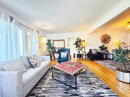 Charming 3BR House - Hal-UC