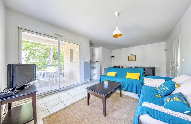 Charming 4-6 pers house with pool, terrace, and beaches 1.2 km away in Soulac-sur-Mer