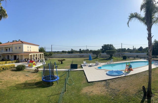 Charming 4-Bed Villa in Quinta do Anjo, Palmela