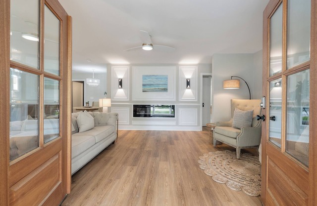 Charming 4-bedroom home, 10 Minutes to Downtown Charleston, fenced yard