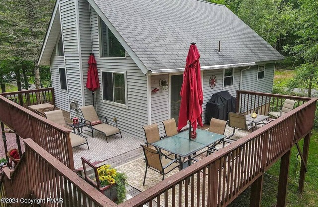 Charming 4-Bedroom House with WiFi, AC & Hot Tub in Tranquil Blakeslee - Poconos