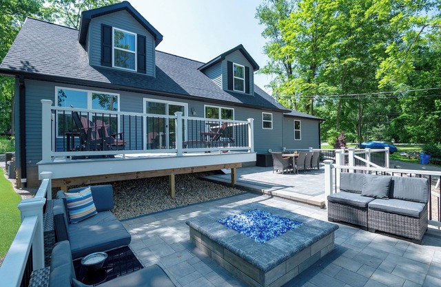 Charming 4-bedroom house with AC and WiFi in Dowagiac