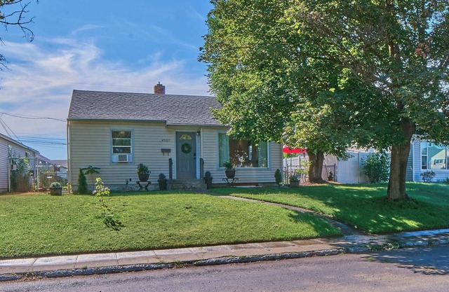 Charming 4-bedroom light and open concept house with in a good area of Spokane