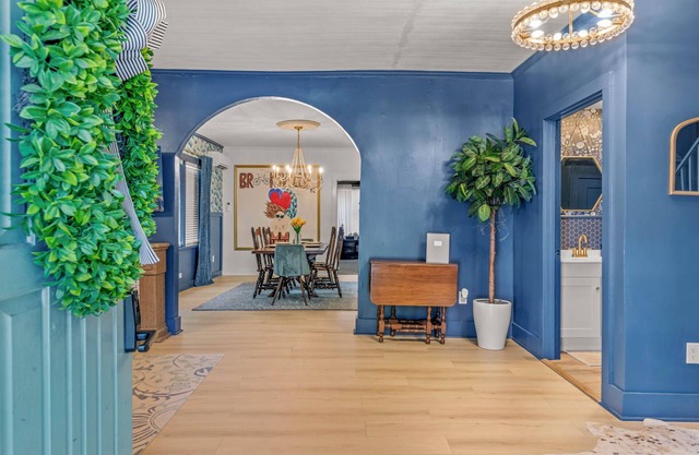 Charming 4-bedroom house in historic downtown Brooksville