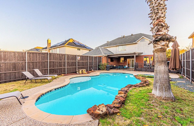 Charming 4Bedroom Retreat with EV Charging & Amazing Pool–Your Perfect Getaway!
