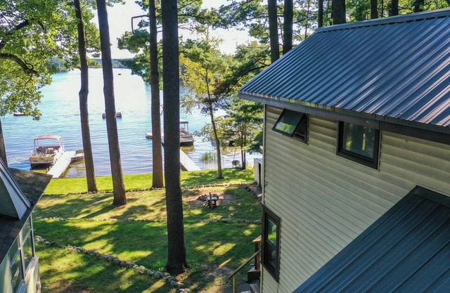 Charming 5-bedroom waterfront cottage on Waupaca's Chain O' Lakes