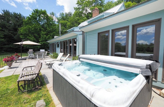 Charming 6 Bdrm Countryside Stay