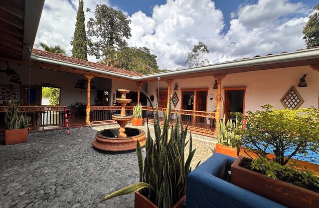 Charming 6-bedroom cabin with AC and WiFi in San Jerónimo