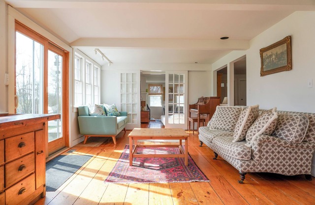 Charming 6-bedroom farmhouse on Nantucket - sleeps 12