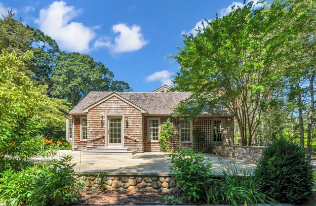 Charming Amagansett Cottage with Pool, Perfectly Situated near Town and.