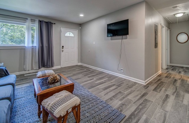charming and cozy home in downtown Jonesboro