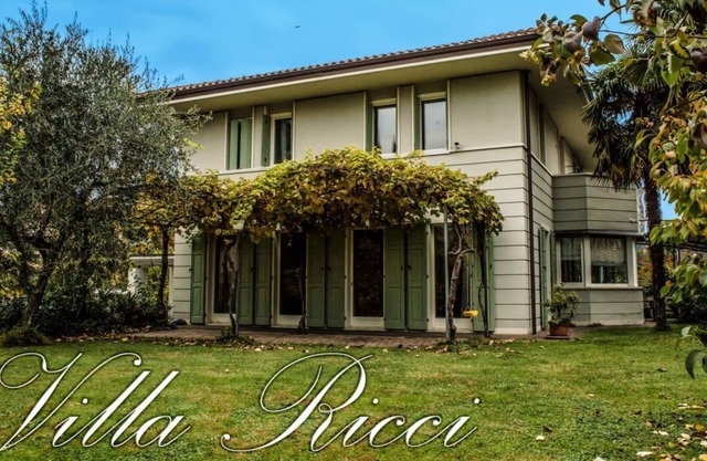 Charming and refined private Villa with big garden