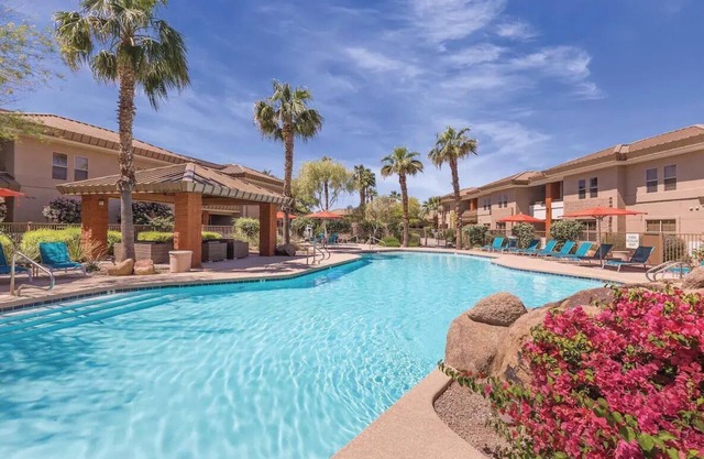 Charming and Spacious 2-bedroom Resort with AC, Fitness, and Pool in Scottsdale