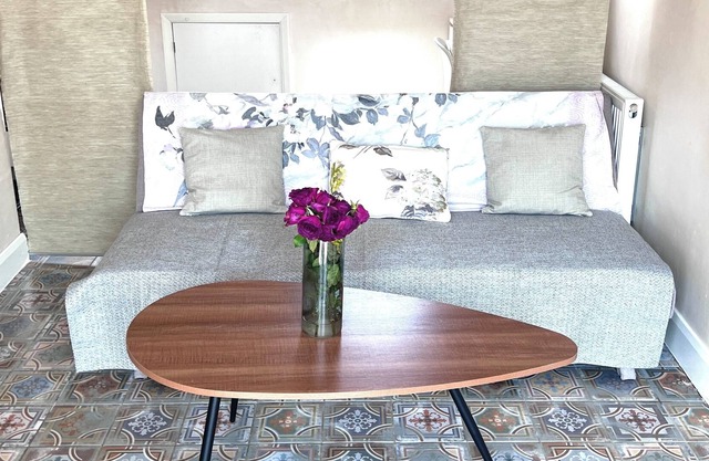Charming and Spacious Self Catering Studio in Kensal Green Close to Notting Hill