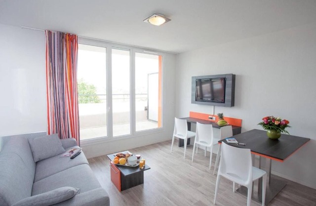Charming Apartment w/Kitchenette Steps from Vibrant Market & Metro