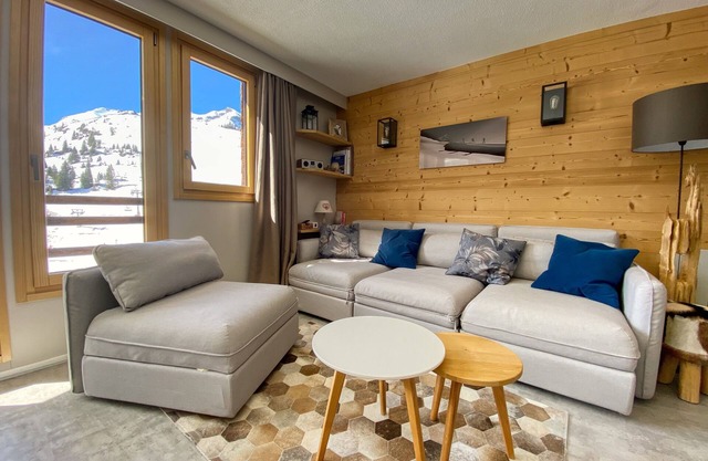 Charming apartment, 2 bedrooms, south facing, at the bottom of the slopes