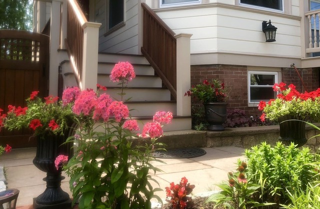 CHARMING Apartment in Grand Home East Side WALK EVERYWHERE