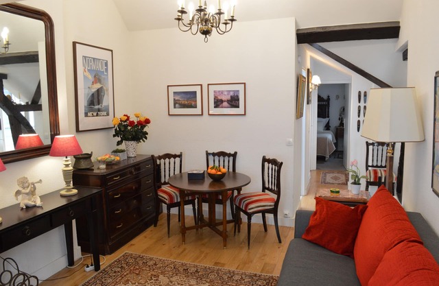Charming Apartment In The Heart Of Paris Marais – 1 Br. Sleeps 4 Air Condition